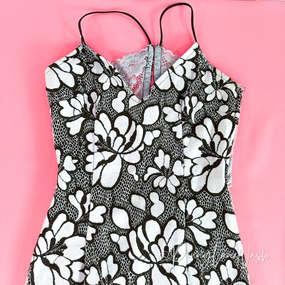 Missguided Floral Lace Back Bodycon Dress - Picture 3 of 13